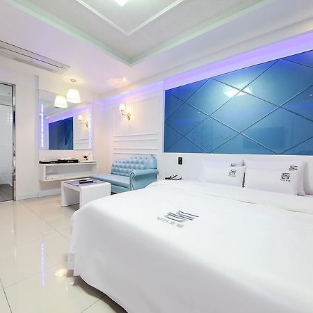 Gwangju Metropolitan City Dome Hotel מראה חיצוני תמונה