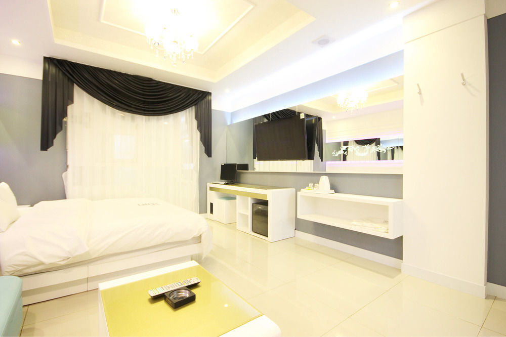 Gwangju Metropolitan City Dome Hotel מראה חיצוני תמונה
