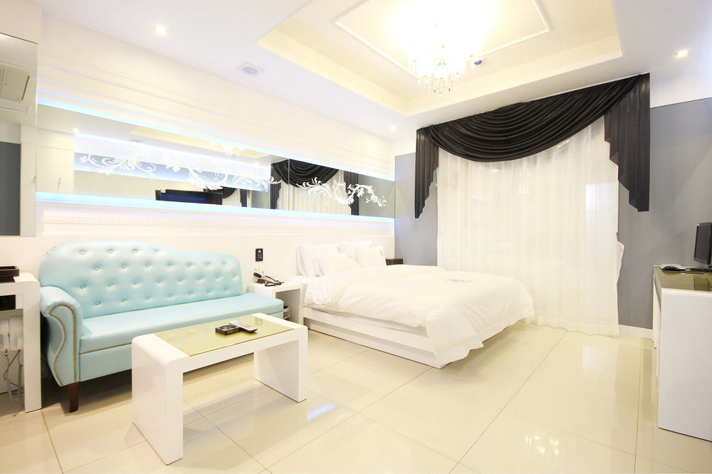 Gwangju Metropolitan City Dome Hotel מראה חיצוני תמונה