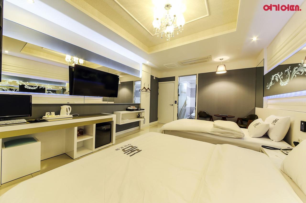 Gwangju Metropolitan City Dome Hotel מראה חיצוני תמונה