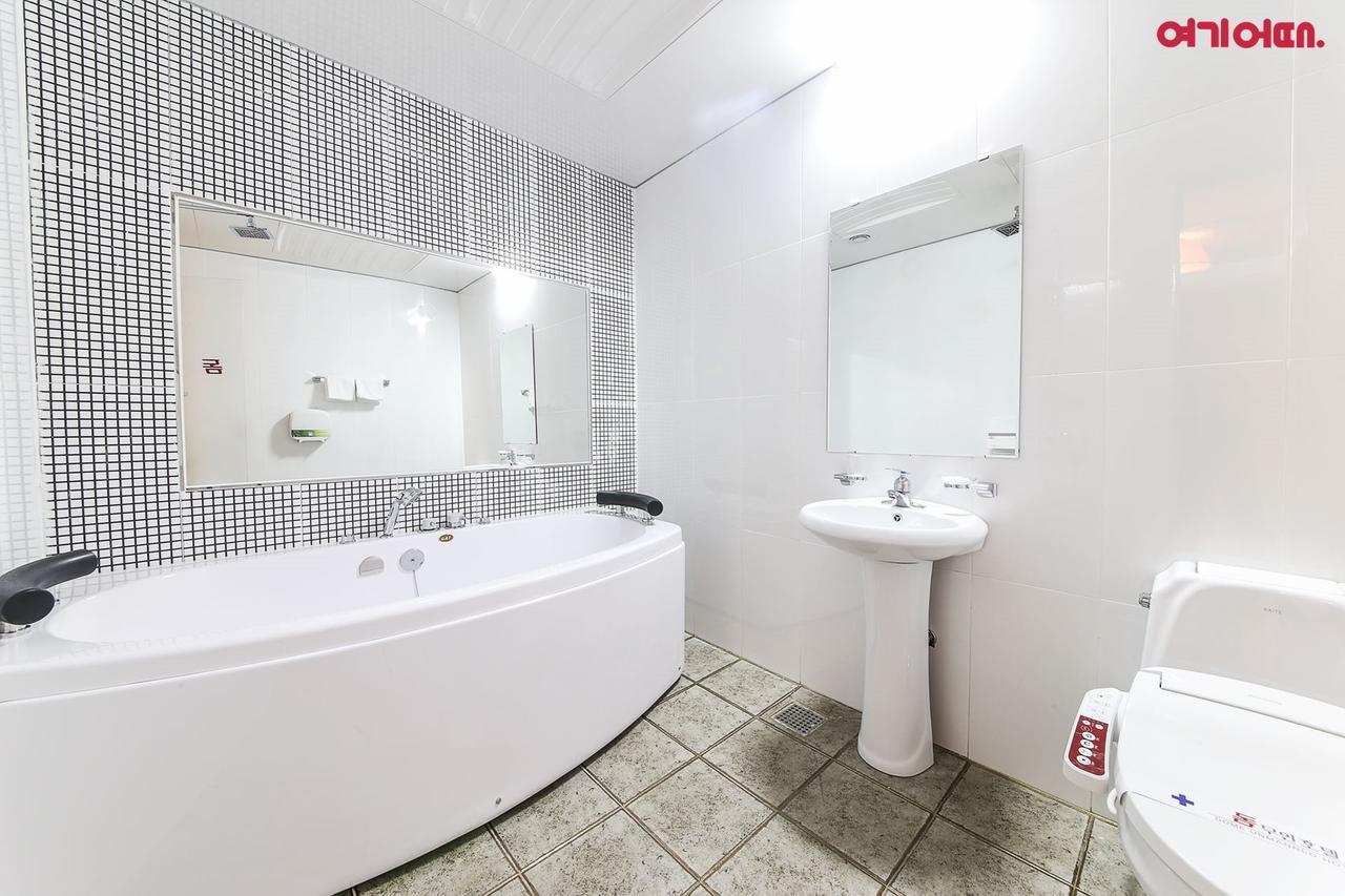 Gwangju Metropolitan City Dome Hotel מראה חיצוני תמונה