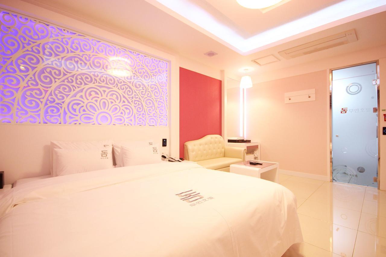 Gwangju Metropolitan City Dome Hotel מראה חיצוני תמונה